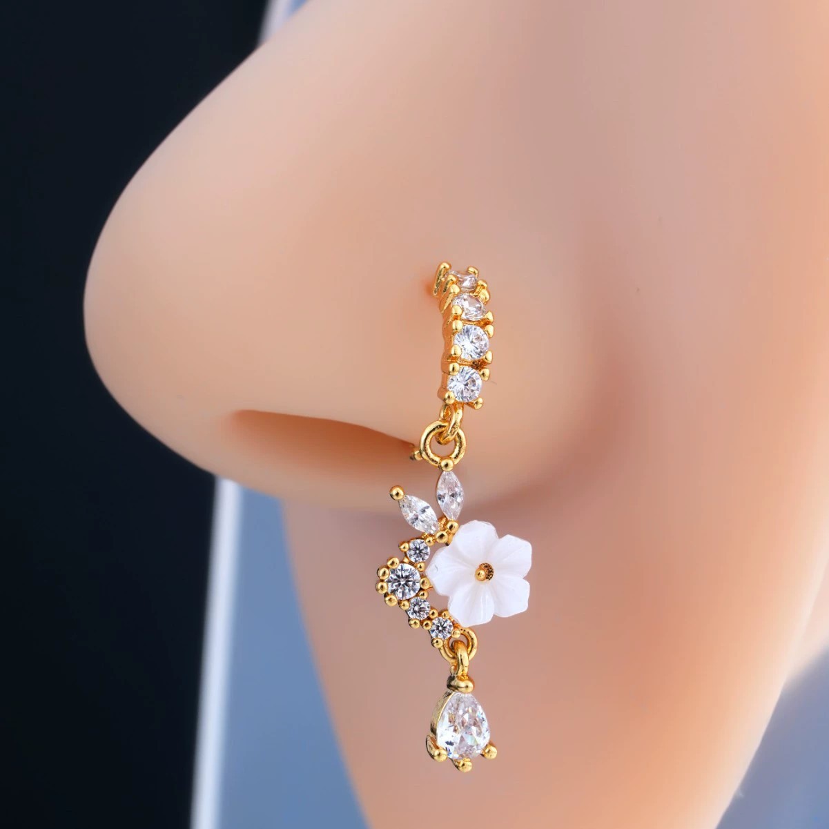 Body Jewelry Surgical Steel - Złoty Pierścień do Nosa z Kwiatkiem