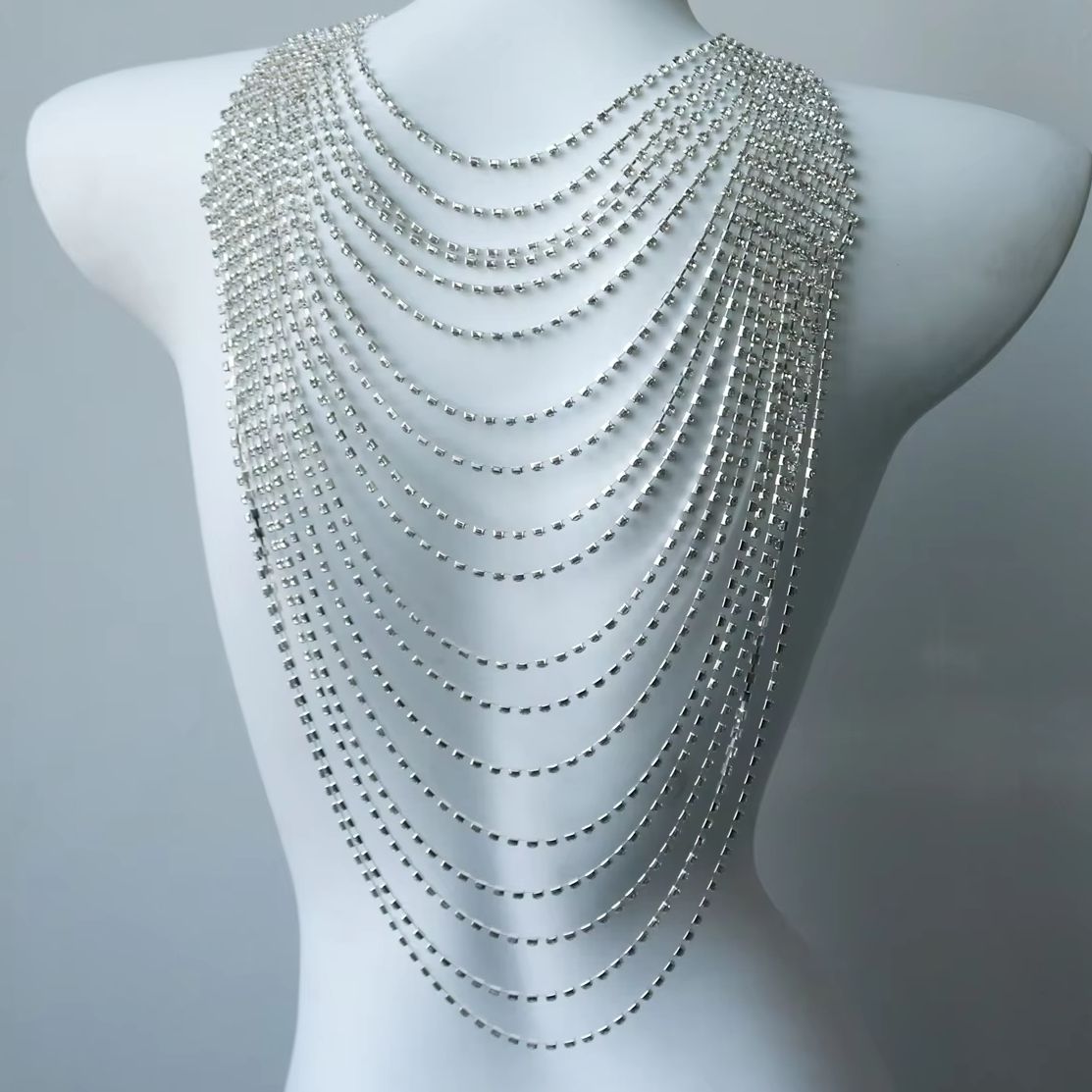 Stylowy, wielowarstwowy łańcus – Body Jewelry Back recenzja i cena